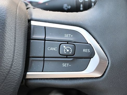 Used 2024 Jeep Compass Latitude AWD/4WD image 13