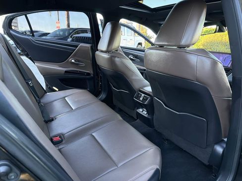 Used 2024 Lexus ES 300h w/ Premium Package FWD image 22