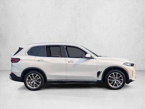 Used 2024 BMW X5 xDrive40i w/ Premium Package AWD/4WD image 4