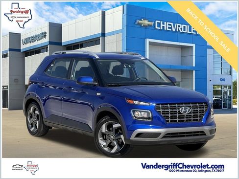 Used 2025 Hyundai Venue SEL FWD image 1