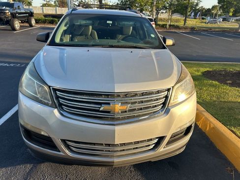 Used 2017 Chevrolet Traverse LS FWD image 2