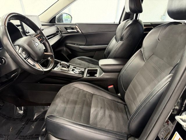 Used 2024 Mitsubishi Outlander SE AWD/4WD image 12