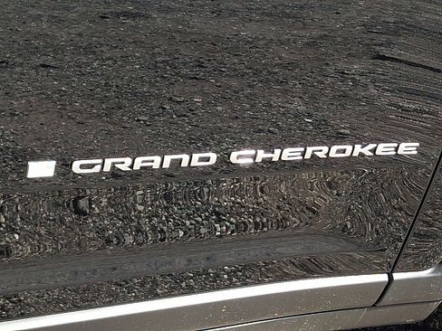 New 2025 Jeep Grand Cherokee Limited image 16