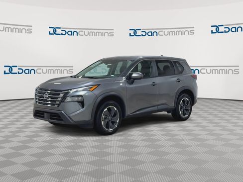 Used 2024 Nissan Rogue SV FWD image 4