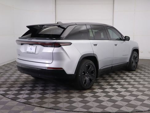 Used 2025 Jeep Wagoneer S Launch Edition image 5