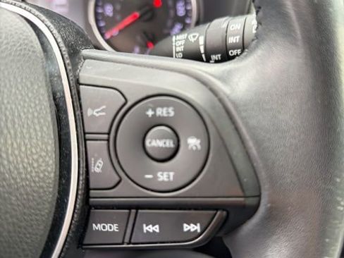 Used 2020 Toyota RAV4 XLE Premium image 15