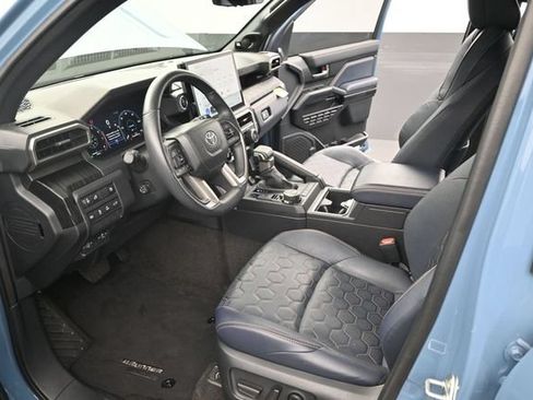 Used 2025 Toyota 4Runner Platinum AWD/4WD image 5