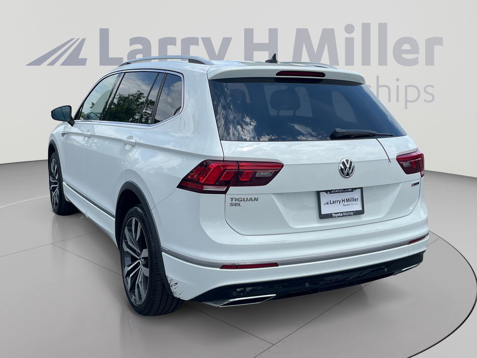 Used 2020 Volkswagen Tiguan SEL Premium R-Line w/ 3rd Row Seat Package AWD/4WD image 3