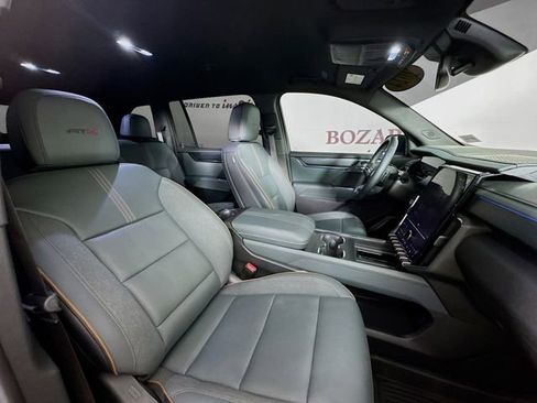 Used 2024 GMC Acadia AT4 w/ Luxury Package image 34