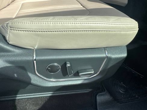 Used 2023 Ford Expedition Platinum AWD/4WD image 42
