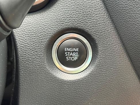 Used 2025 Toyota Corolla SE FWD image 18