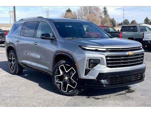 Used 2026 Chevrolet Traverse High Country image 2