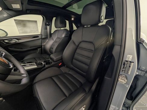 New 2026 Porsche Macan image 5