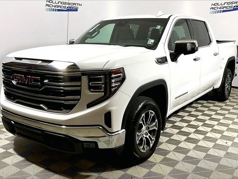 Used 2025 GMC Sierra 1500 SLT image 1