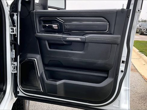 Used 2024 RAM 2500 Limited image 22