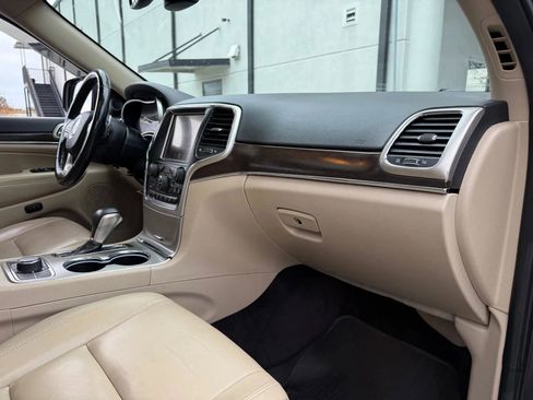 Used 2017 Jeep Grand Cherokee Limited image 19