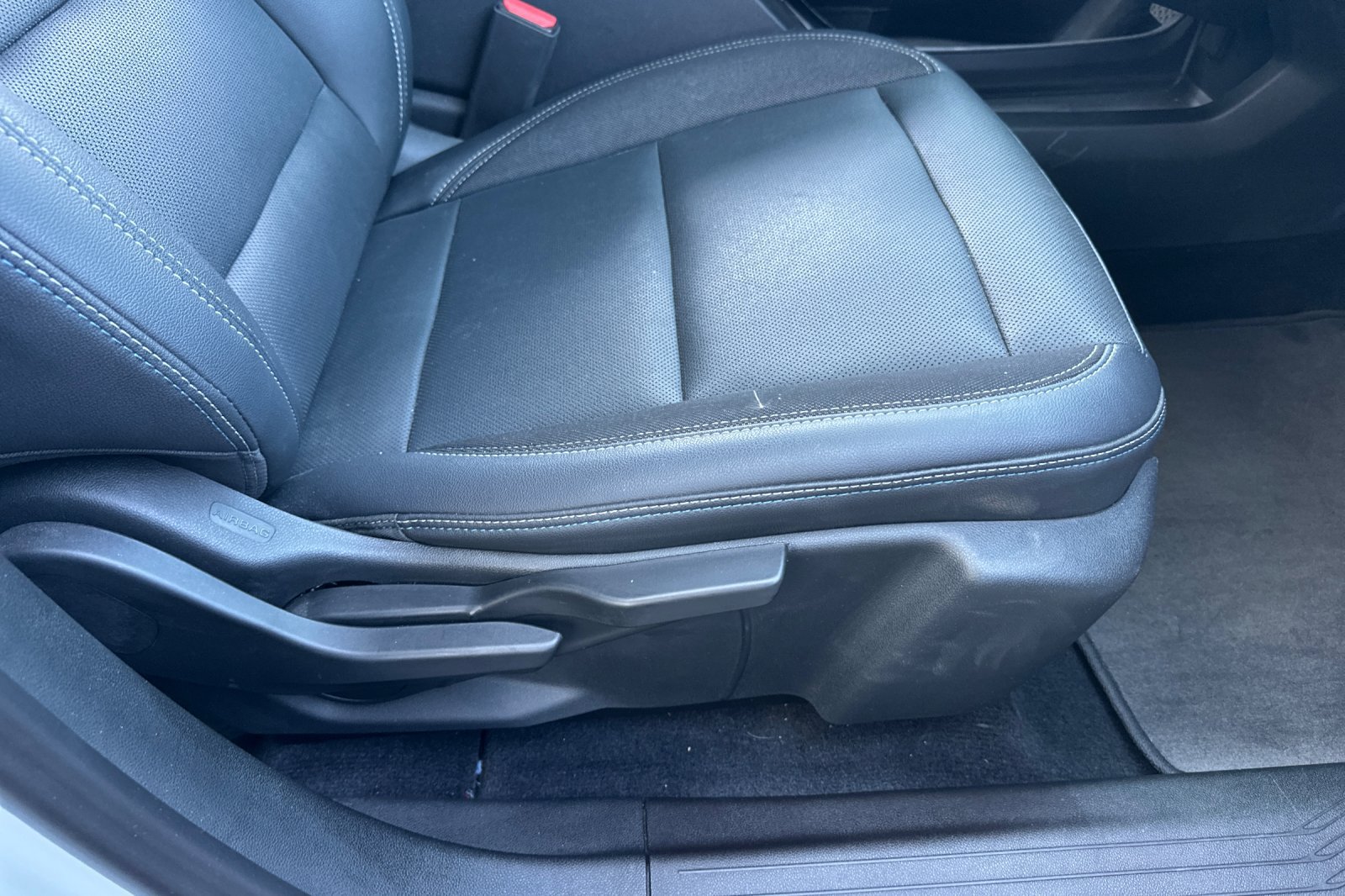 Used 2024 Chevrolet Equinox EV LT FWD image 24