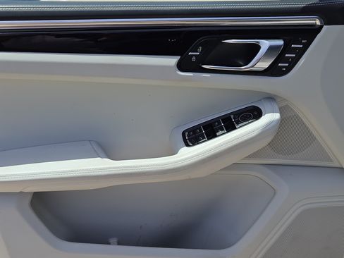 Certified 2023 Porsche Macan S AWD/4WD image 22