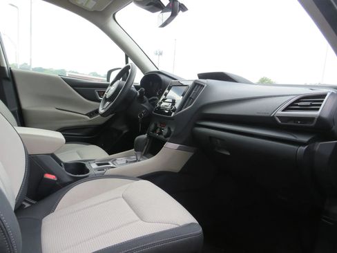 Used 2022 Subaru Forester AWD/4WD image 12