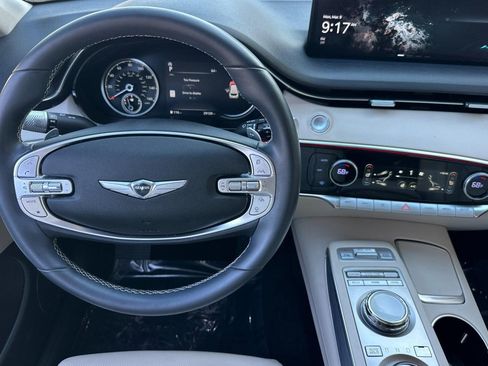 Used 2022 Genesis GV70 2.5T w/ Advanced Package image 17