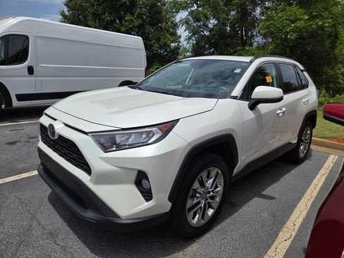 Used 2021 Toyota RAV4 XLE Premium FWD image 3