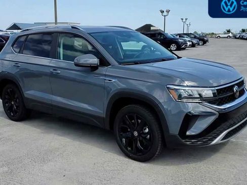 Used 2023 Volkswagen Taos SE image 2