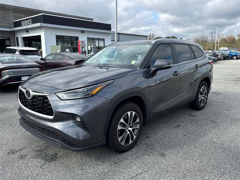 Certified 2023 Toyota Highlander XLE image 7