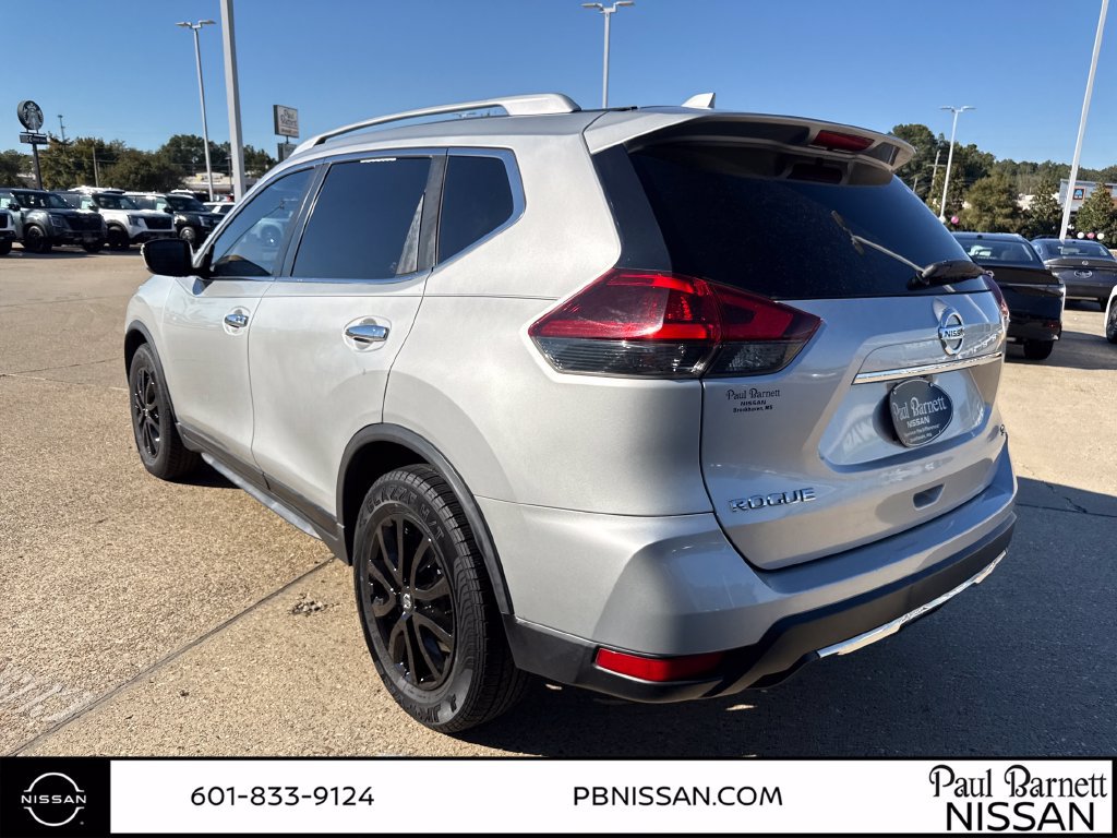 Used 2018 Nissan Rogue SV FWD image 4