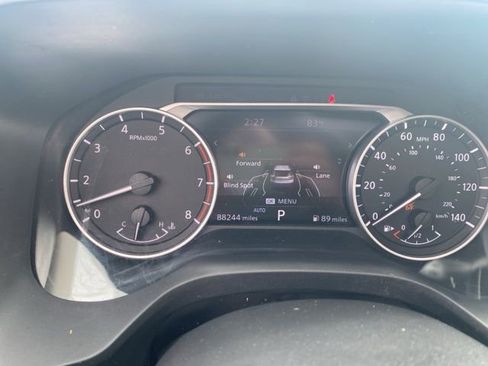 Used 2022 Nissan Rogue SL w/ SL Premium Package image 18