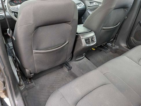 Used 2018 Chevrolet Malibu LT image 17
