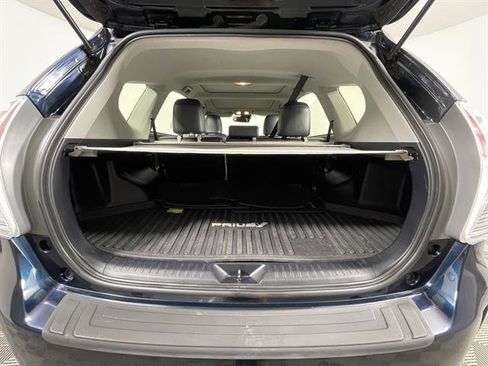 Used 2017 Toyota Prius V Five image 23