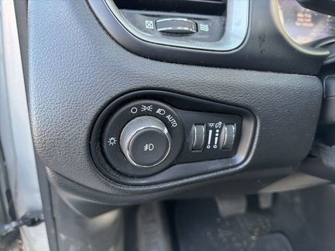 Used 2018 Jeep Renegade Limited w/ UConnect 8.4 Nav Group image 15