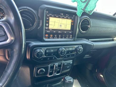 Used 2021 Jeep Gladiator Overland AWD/4WD image 8