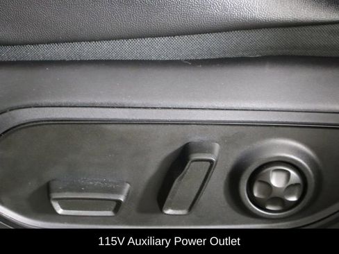 Used 2025 Jeep Grand Cherokee Altitude image 23