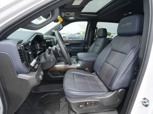 Used 2023 Chevrolet Silverado 1500 High Country w/ High Country Premium Package AWD/4WD image 18