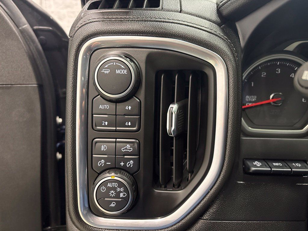 Used 2021 Chevrolet Silverado 1500 LTZ w/ Technology Package AWD/4WD image 26