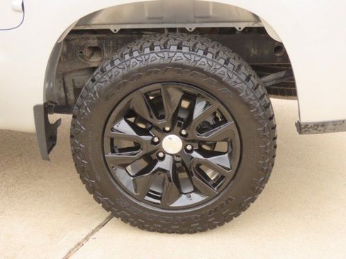 Used 2020 Chevrolet Silverado 1500 Custom w/ Custom Value Package AWD/4WD image 15