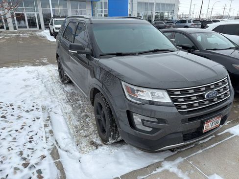 Used 2016 Ford Explorer XLT w/ Equipment Group 202A image 8