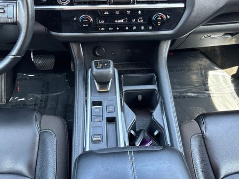 Used 2024 Nissan Pathfinder SL w/ SL Premium Package FWD image 22