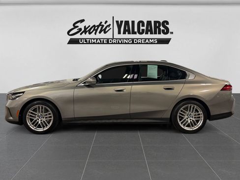 Used 2024 BMW 530i xDrive w/ Convenience Package AWD/4WD image 2