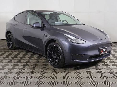 Used 2022 Tesla Model Y Long Range AWD/4WD image 2