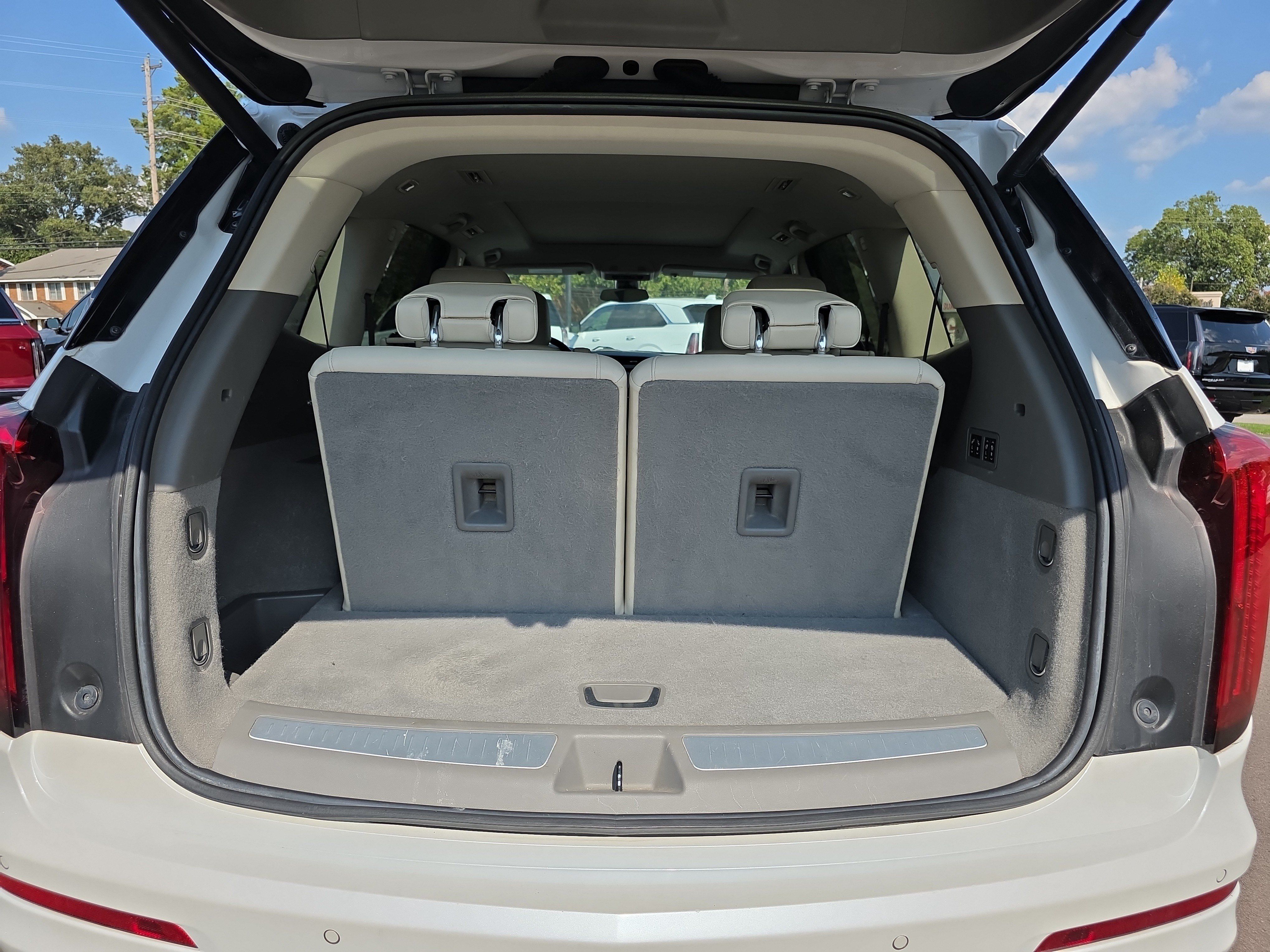 Used 2023 Cadillac XT6 Premium Luxury FWD image 14