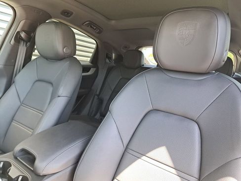Certified 2025 Porsche Cayenne Coupe AWD/4WD image 5
