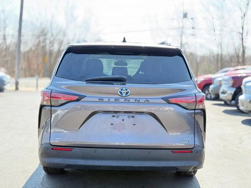 Used 2021 Toyota Sienna XLE w/ XLE Plus Package image 7