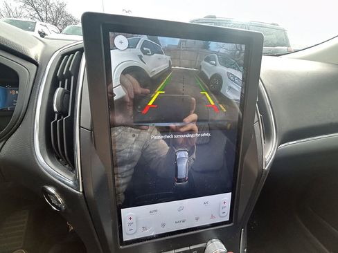 Certified 2024 Ford Edge Titanium image 17