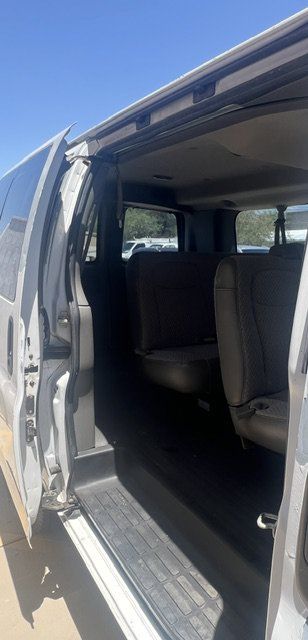 Used 2006 GMC Savana 2500 Passenger RWD image 18