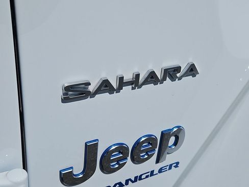 Used 2023 Jeep Wrangler Unlimited Sahara w/ Cold Weather Group AWD/4WD image 12
