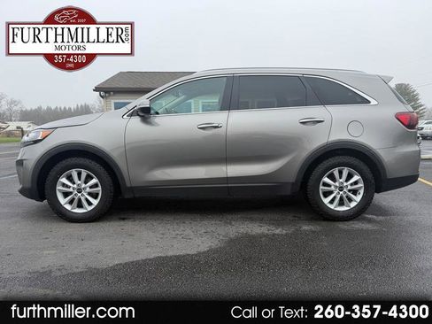 Used 2019 Kia Sorento LX w/ LX Convenience Package image 1