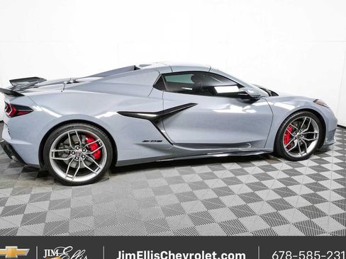 Used 2025 Chevrolet Corvette Z06 RWD image 2