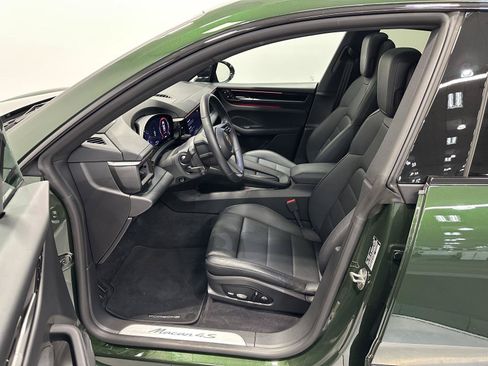 Certified 2025 Porsche Macan 4S Electric AWD/4WD image 17
